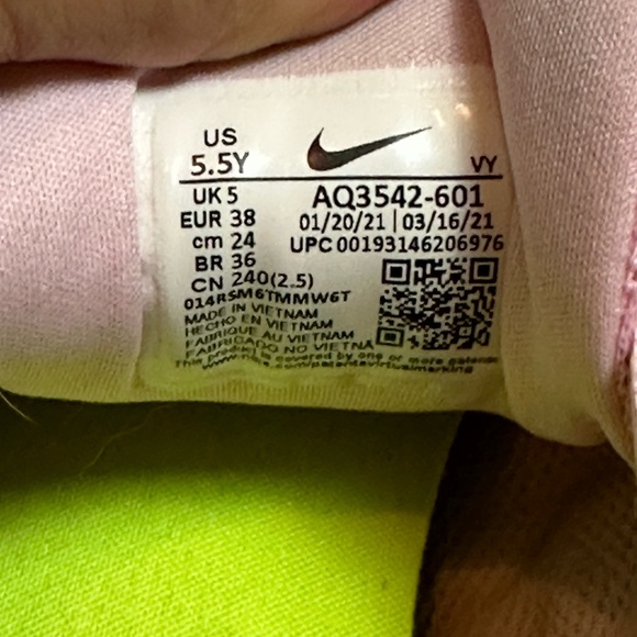 Nike Star Runner Pink Foam/Volt/Metallic Silver Size 5.5Youth - Picture 6 of 8